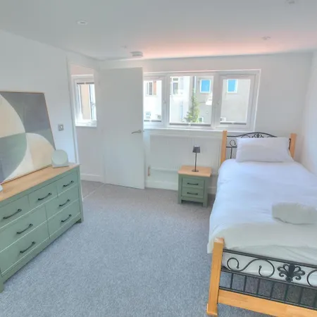 The Pearly White House Apartman Bristol