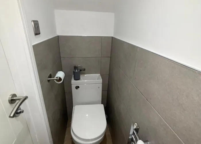 The Pearly White House Apartman Bristol