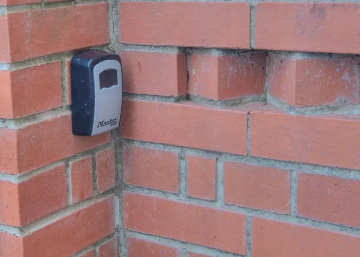 The Pearly White House * Bristol