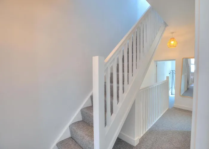 The Pearly White House Apartman