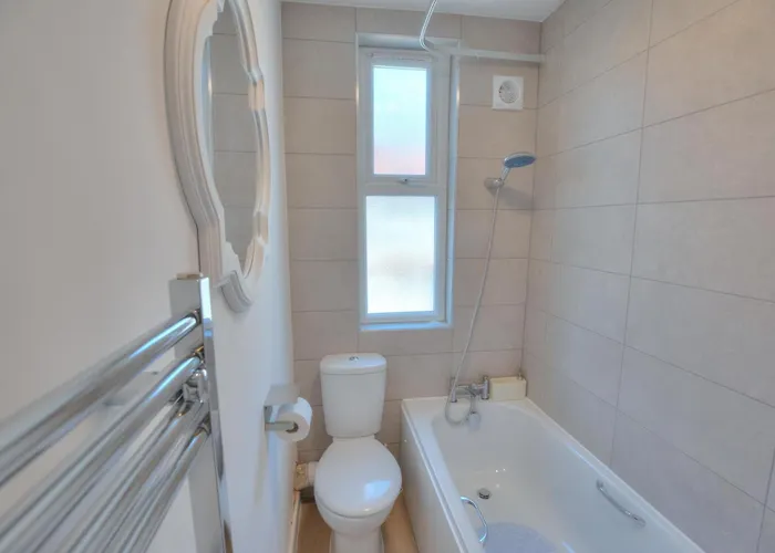 The Pearly White House Apartman