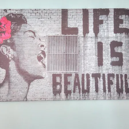 The Pearly White House * Бристоль