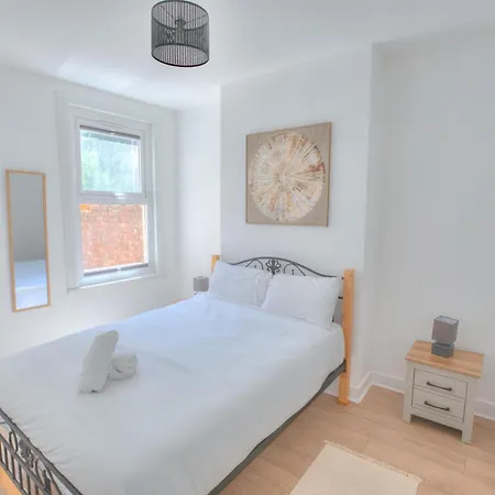 The Pearly White House * Bristol