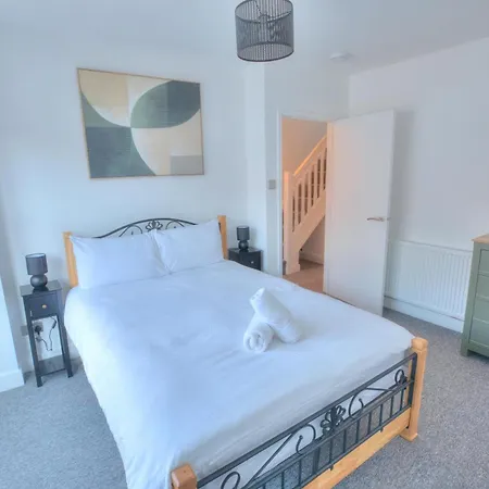 The Pearly White House Бристоль