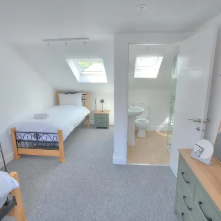 The Pearly White House Apartman Bristol
