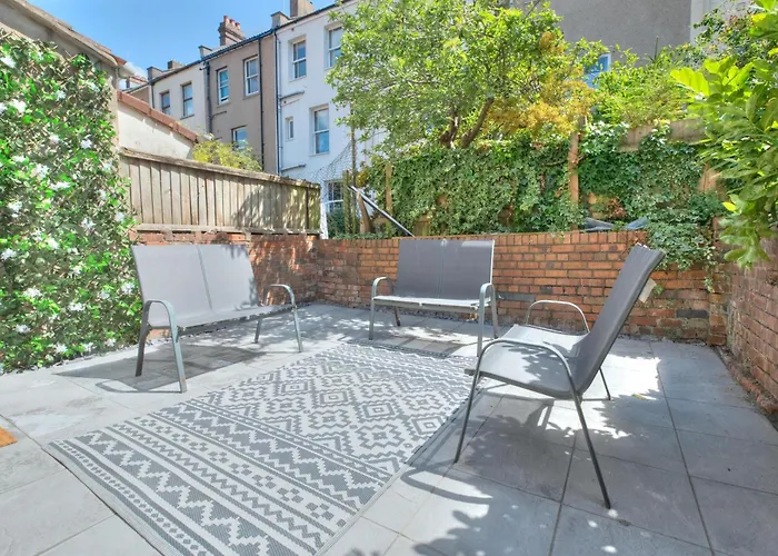 The Pearly White House 아파트