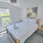 The Pearly White House Apartamento